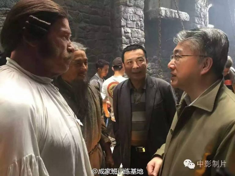 Jackie Chan Et Arnold Schwarzenneger Font Se Faire Des Monstres Dans ...